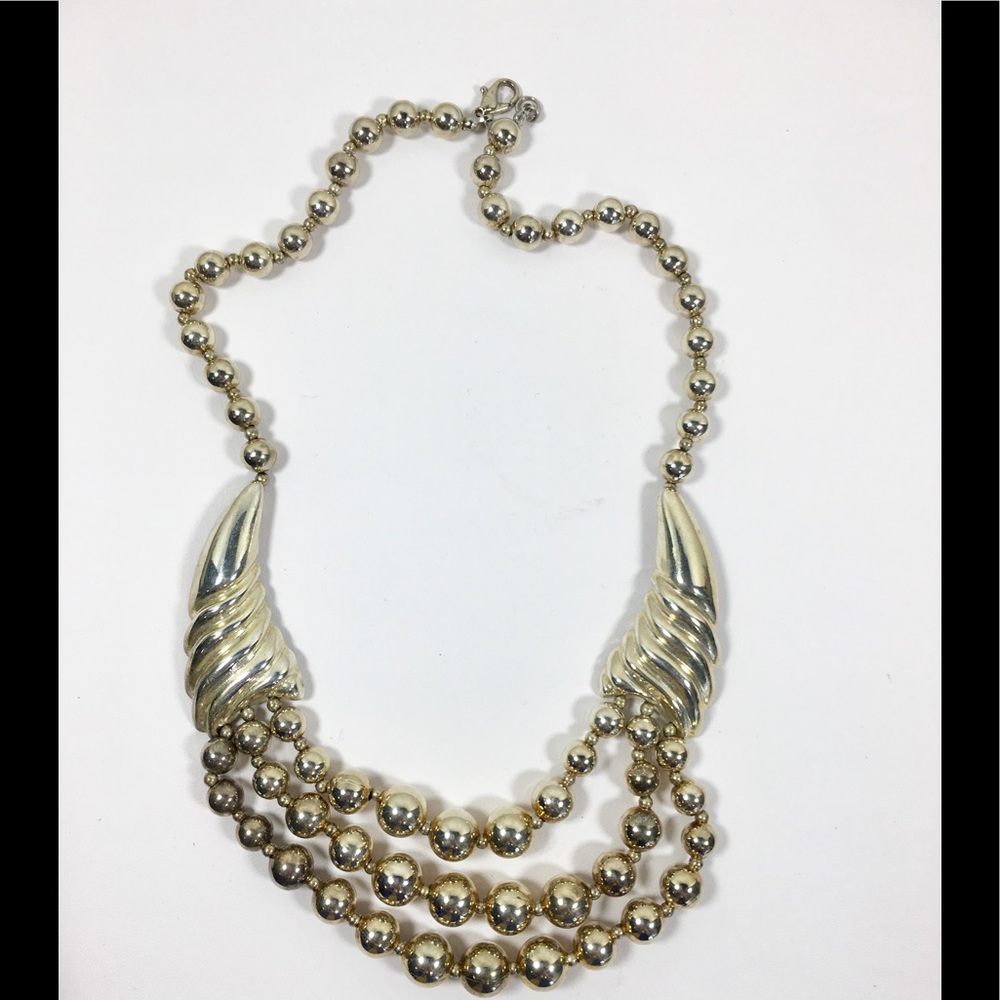 Dauplaise silver necklace beads